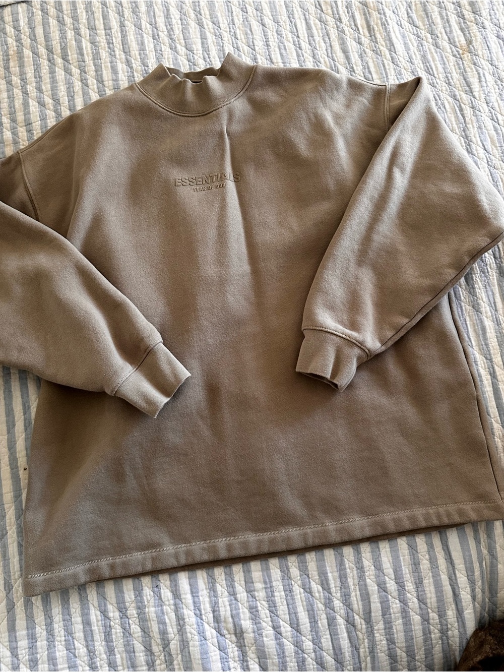 ESSENTIALS Men’s Crewneck Sweatshirt - small